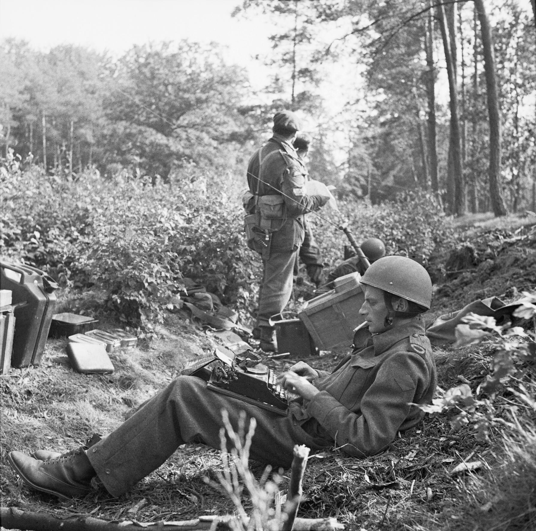 War_correspondent_typing_his_despatch